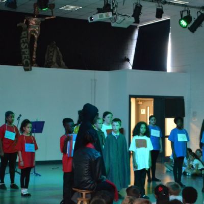 Year 6 Play (34)